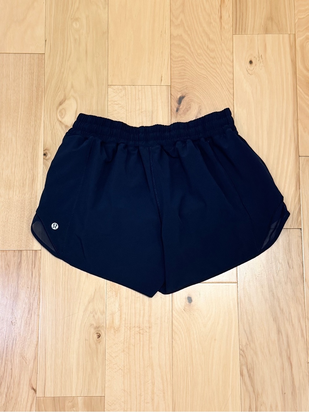 LIKE NEW Lululemon Women’s Hotty Hot Low-Rise Lined Short 4"